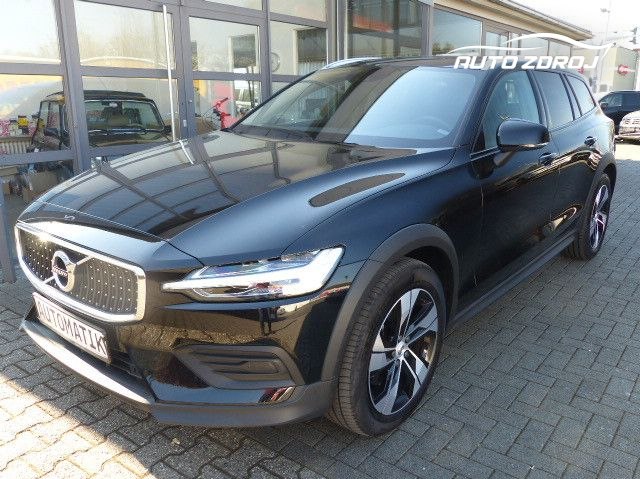 Volvo V60 Cross Country Pro B4 D AWD, 145kW, A8, 5d.