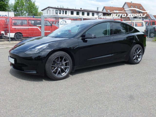 Tesla Model 3 BEV RWD, 225kW, A, 5d.