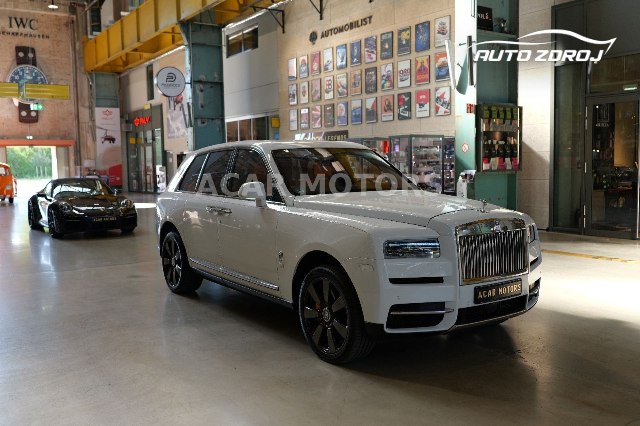 Rolls-Royce Cullinan 6.8 V12, 420kW, A8, 5d.
