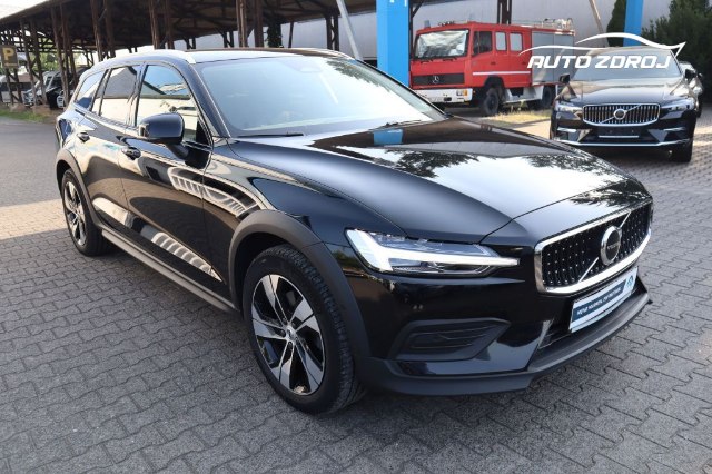 Volvo V60 Cross Country B4 D AWD, 145kW, A8, 5d.