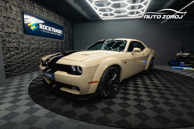 Dodge Challenger R/T 6.4 V8, 362kW, A, 2d.