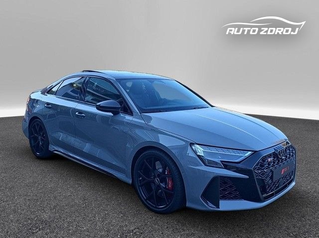 Audi RS3 2.5 TFSI quattro S-tronic, 294kW, A7, 5d.